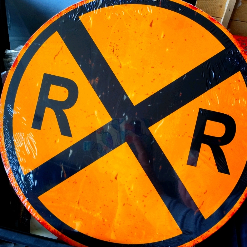 Railroad Xing metal sign 14"